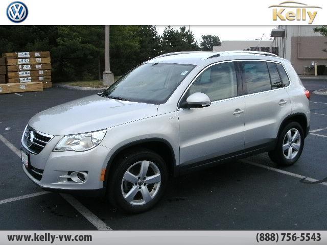 2010 Volkswagen Tiguan S White Gold Metallic, DANVERS, MA