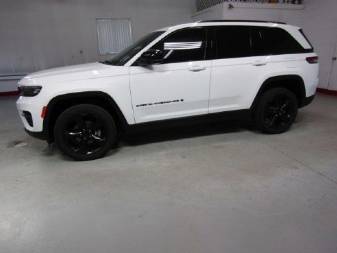 2023 Jeep Grand Cherokee Altitude Bright White Clearcoat, Beaverdale, PA