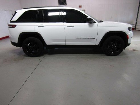 2023 Jeep Grand Cherokee Altitude Bright White Clearcoat, Beaverdale, PA