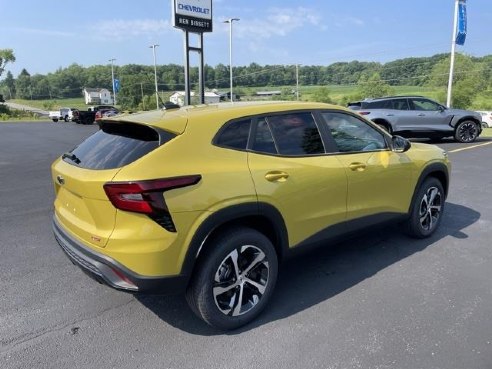 2024 Chevrolet Trax 1RS Yellow, Mercer, PA