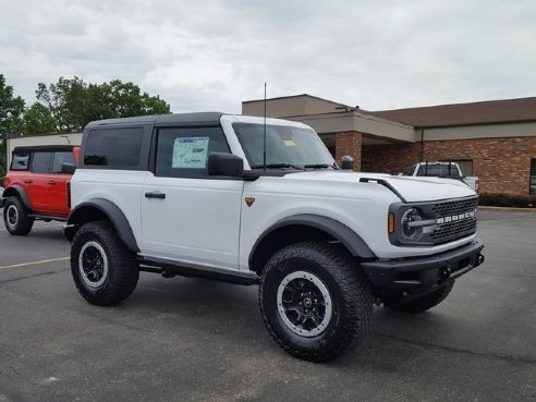 2024 Ford Bronco Badlands Oxford White, Mercer, PA